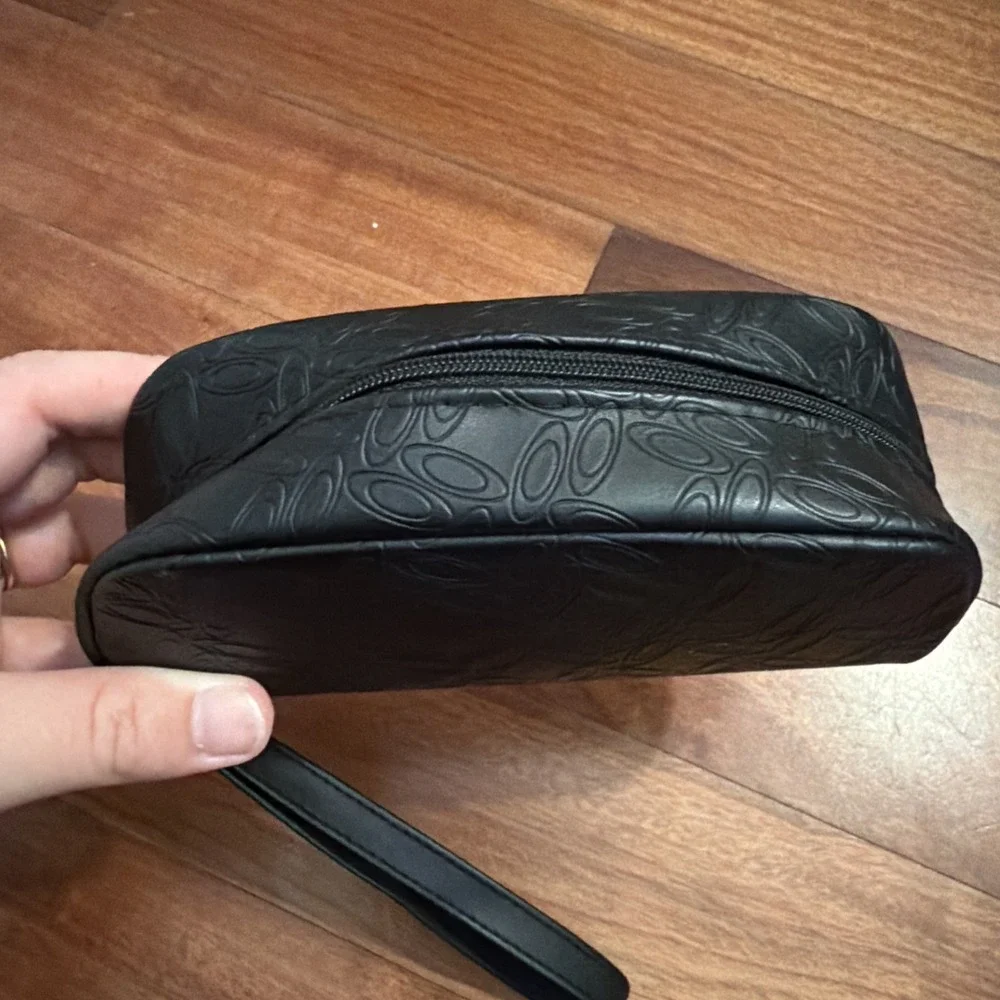 Oakley Women's Black Leather Zippered Case Only
